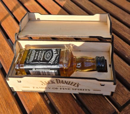 0141- Jack Daniels Nr. 7 Kiste mit Miniturflaschem 50 ml