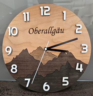 0151- Holzuhr Motiv Oberallgäu mit 4 verschiedenen Holzfurnieren